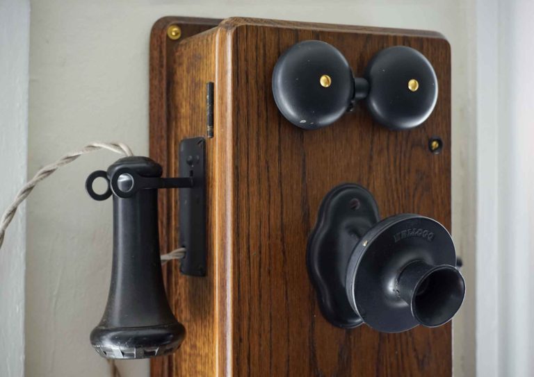 Let’s combine a cheap wireless doorbell with a century-old phone