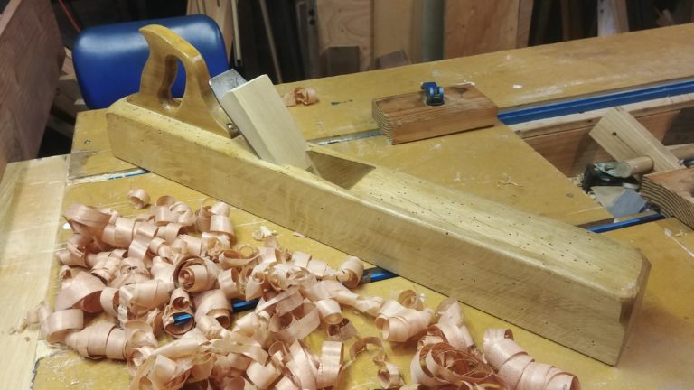 Wooden-bodied jointer plane tune-up and use